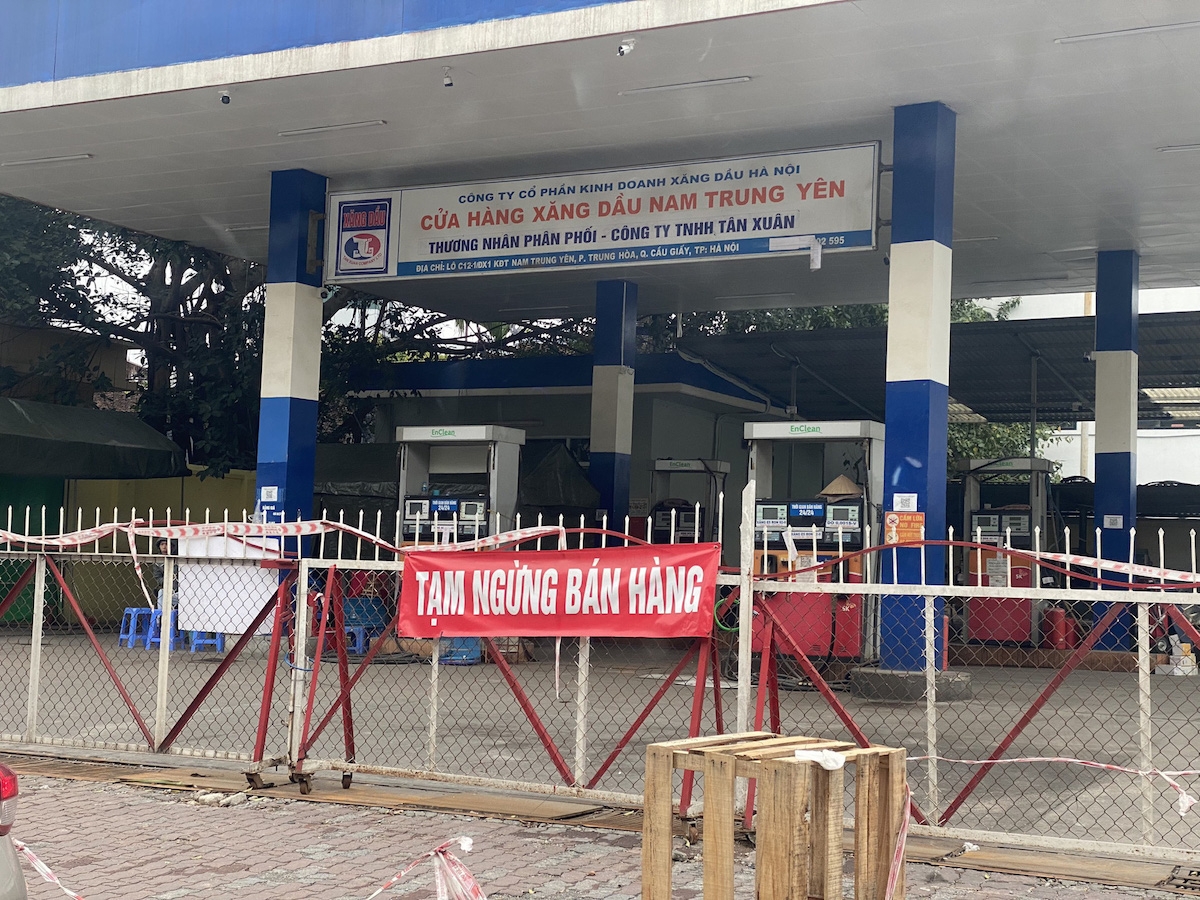Thị trường xăng dầu trong nước có hiện tượng một số doanh nghiệp kinh doanh bán lẻ xăng dầu đóng cửa hoặc tạm ngừng kinh doanh (Ảnh minh họa)