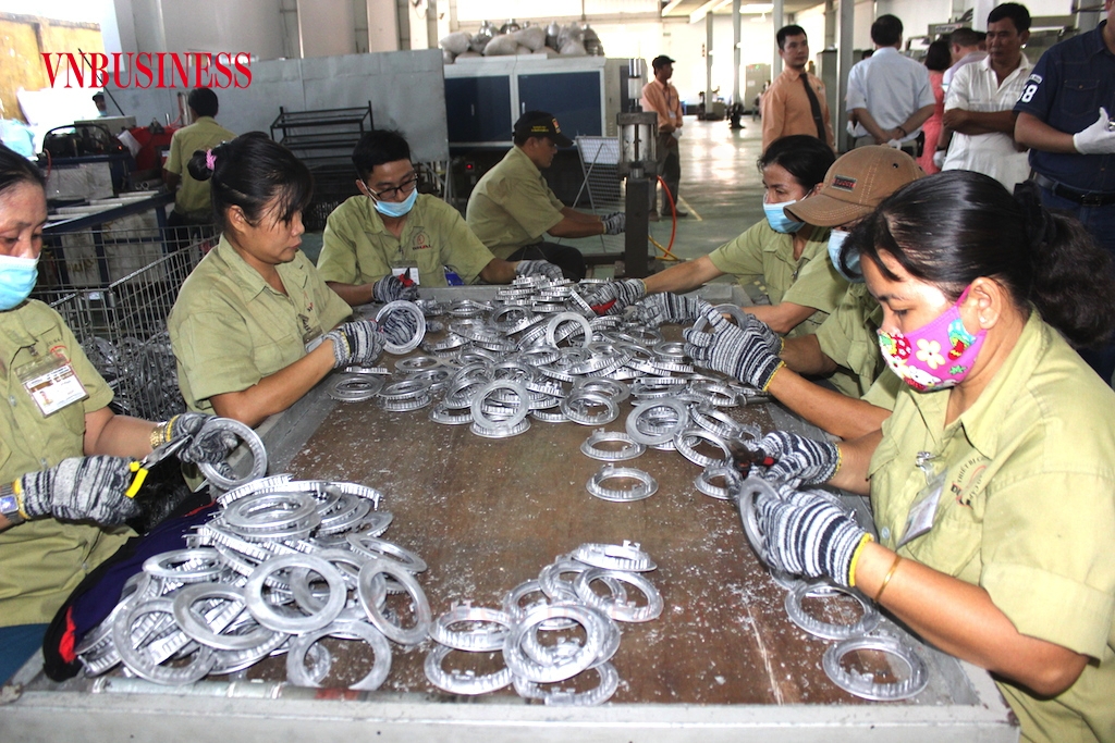 Do khó tiếp cận vốn vay, không ít doanh nghiệp nhỏ đã phải bỏ lỡ cơ hội xuất khẩu khi chưa thể nâng quy mô sản xuất nhằm đáp ứng những yêu cầu đặt ra từ phía đối tác.