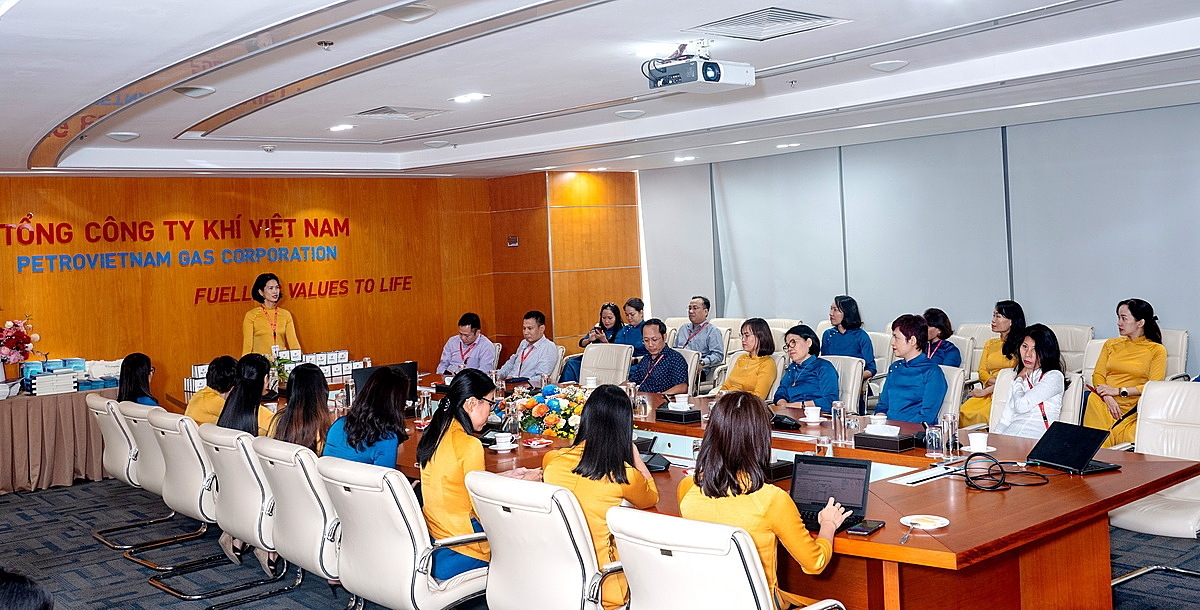 Họp mặt chúc mừng Ngày Phụ nữ Việt Nam.