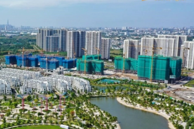 Về trung hạn và dài hạn, bất động sản là kênh đầu tư được lựa chọn nhiều nhất, đặc biệt là phân khúc căn hộ cao cấp (Ảnh: Int)