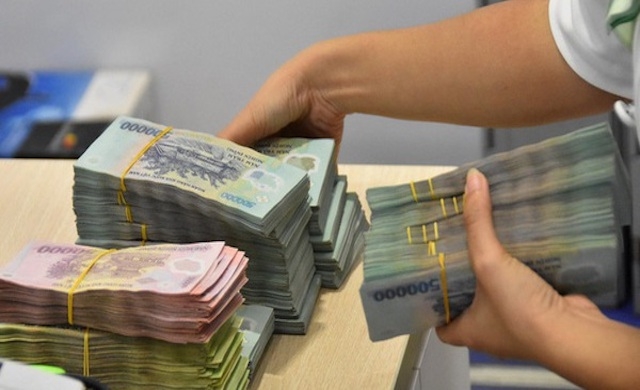 Nhiều ngân hàng vào cuộc đua lãi suất huy động lên kịch trần.