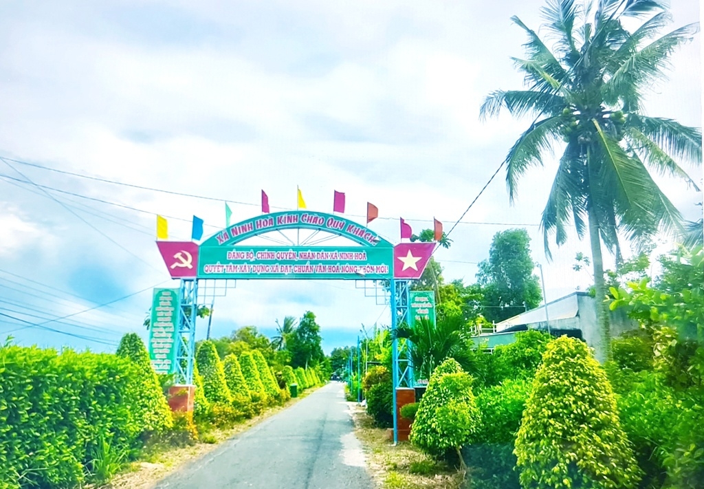 Nhờ đẩy mạnh phát triển kinh tế tập thể, HTX, bộ mặt NTM xã Ninh Hòa, H.Hồng Dân, Bạc Liêu ngày càng khang trang, sạch đẹp.