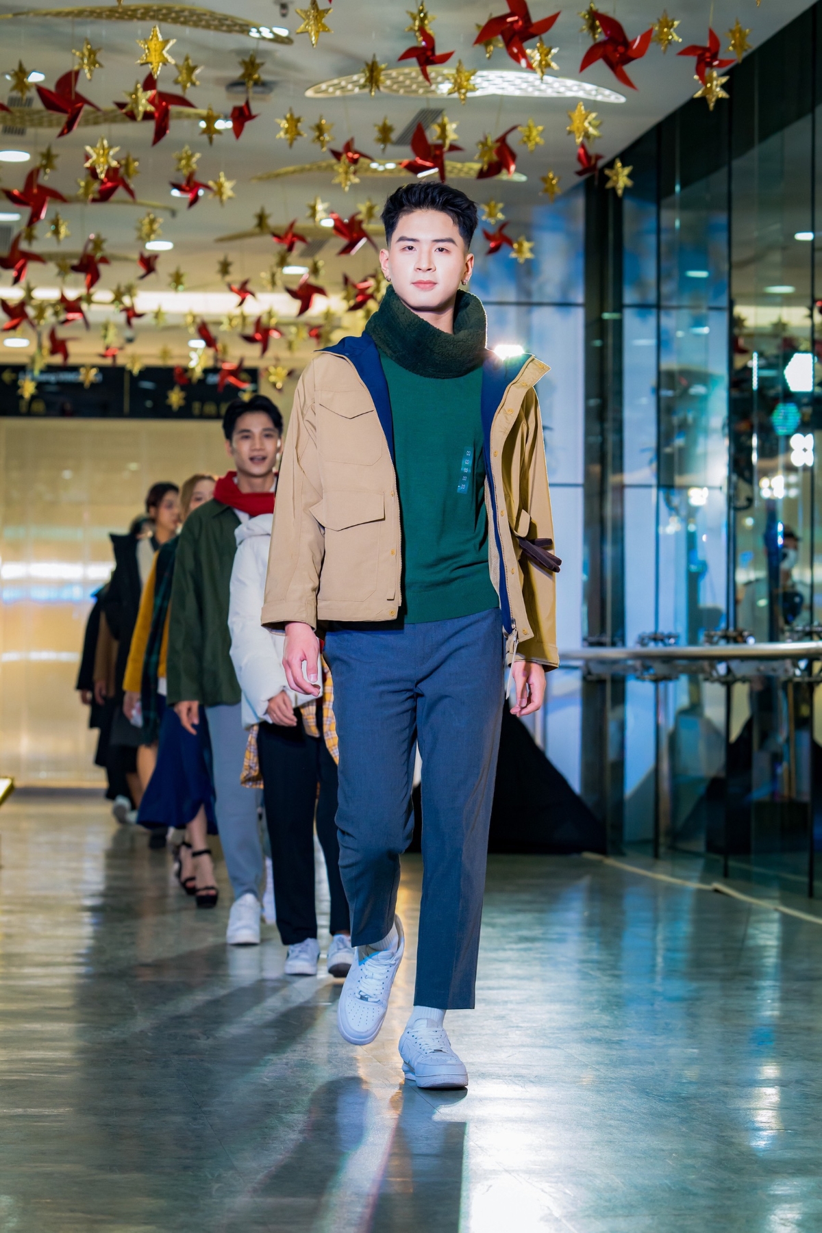 Nhân vật chúng ta đang nói đến là Hà Hà Thành, năm nay 21 tuổi. Sở hữu chiều cao ấn tượng lên tới 1,89m và anh chàng này hiện đang là sinh viên trường Đại học Sân khấu điện ảnh.