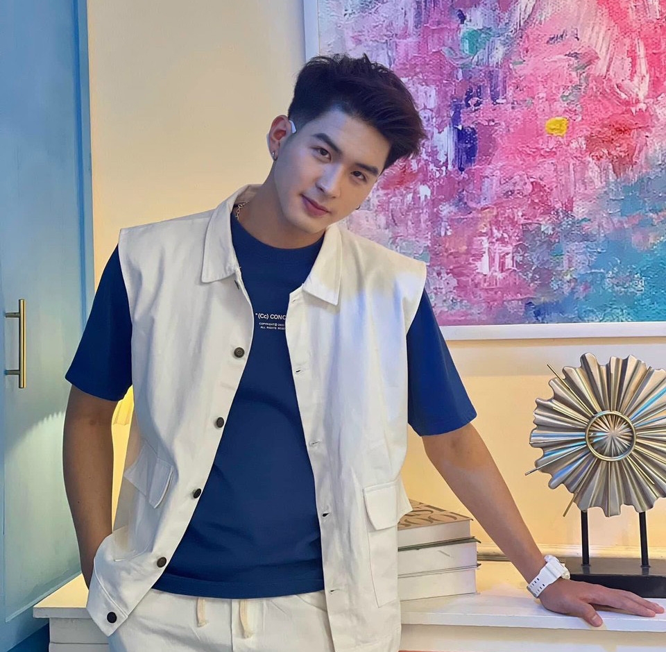 Thành cũng rất thích cái tên đó, nó gắn liền với cả tuổi thơ. Do lúc nhỏ, Thành bị mắc một căn bệnh hiểm nghèo về máu. Nghe mẹ kể lại, suốt nhiều năm tháng tuổi thơ Thành gắn liền với bệnh viện, với kim tiêm, dây truyền, Thành gầy ốm tong teo. Và thức uống bổ sung dinh dưỡng thường xuyên của Thành là sữa. Chả biết từ khi nào Thành đã “nghiện” sữa và coi đó như một nguồn dinh dưỡng không thể thiếu. Có lẽ cũng vì uống quá nhiều sữa nên Thành mới cao lớn nhanh như vậy. Trở thành gương mặt quảng cáo cho một nhãn hàng chuyên về sữa nổi tiếng của Việt Nam, có lẽ cũng là “nhân duyên” đã được định sẵn, chàng trai hào hứng chia sẻ.