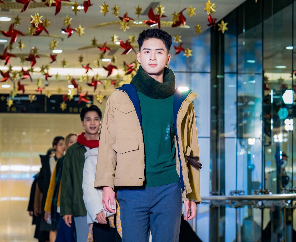 Nhân vật chúng ta đang nói đến là Hà Hà Thành, năm nay 21 tuổi. Sở hữu chiều cao ấn tượng lên tới 1,89m và anh chàng này hiện đang là sinh viên trường Đại học Sân khấu điện ảnh.