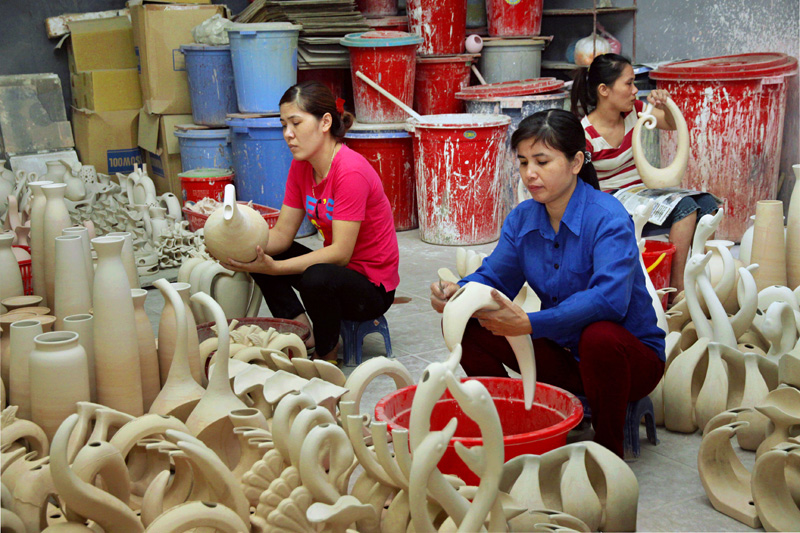 Cần đa dạng hóa các loại hình đào tạo, bồi dưỡng các nghề thủ công mỹ nghệ.