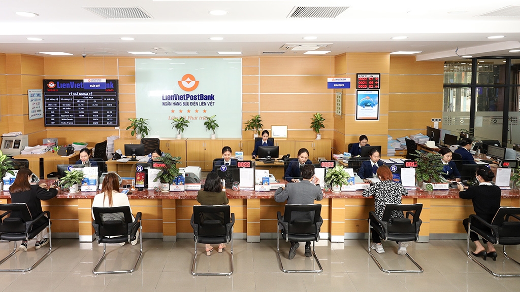 Mặc dù đạt kết quả kinh doanh khả quan trong trong 9 tháng đầu năm nhưng LienVietPostBank ghi nhận dòng tiền kinh doanh âm nặng và nợ xấu tăng mạnh.