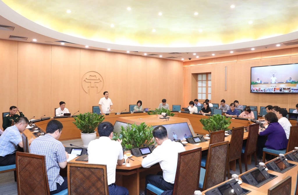 Phó Chủ tịch UBND thành phố Chử Xuân Dũng, Phó Trưởng ban Chỉ đạo phòng, chống dịch thành phố chủ trì hội nghị giao ban.