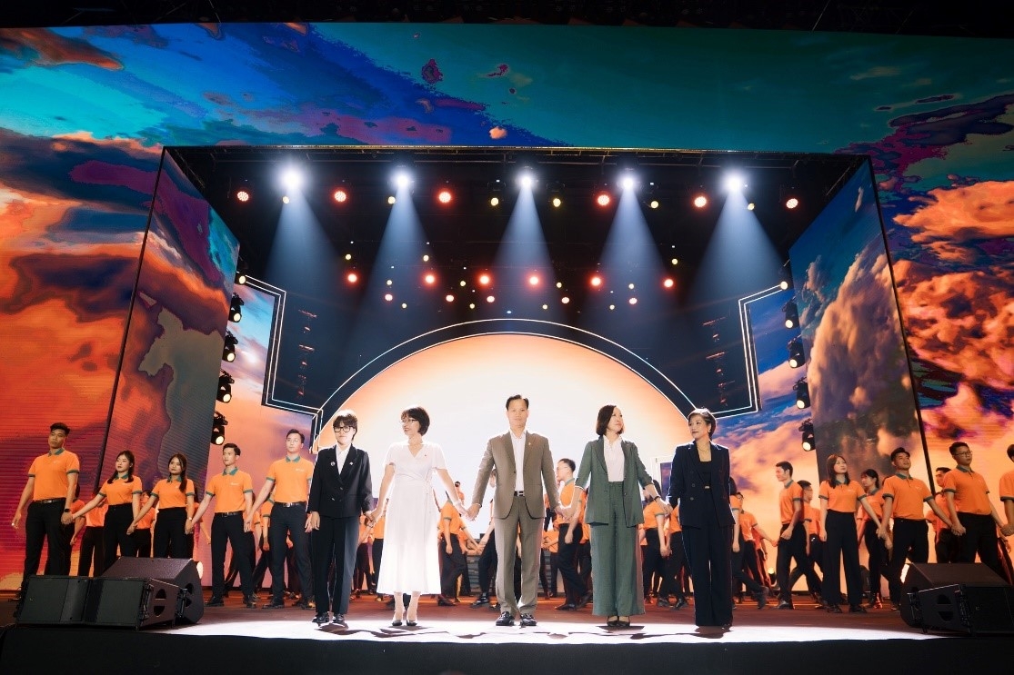 Khoảnh khắc người nhà Cen cùng gắn kết và tỏa sáng bên nhau.