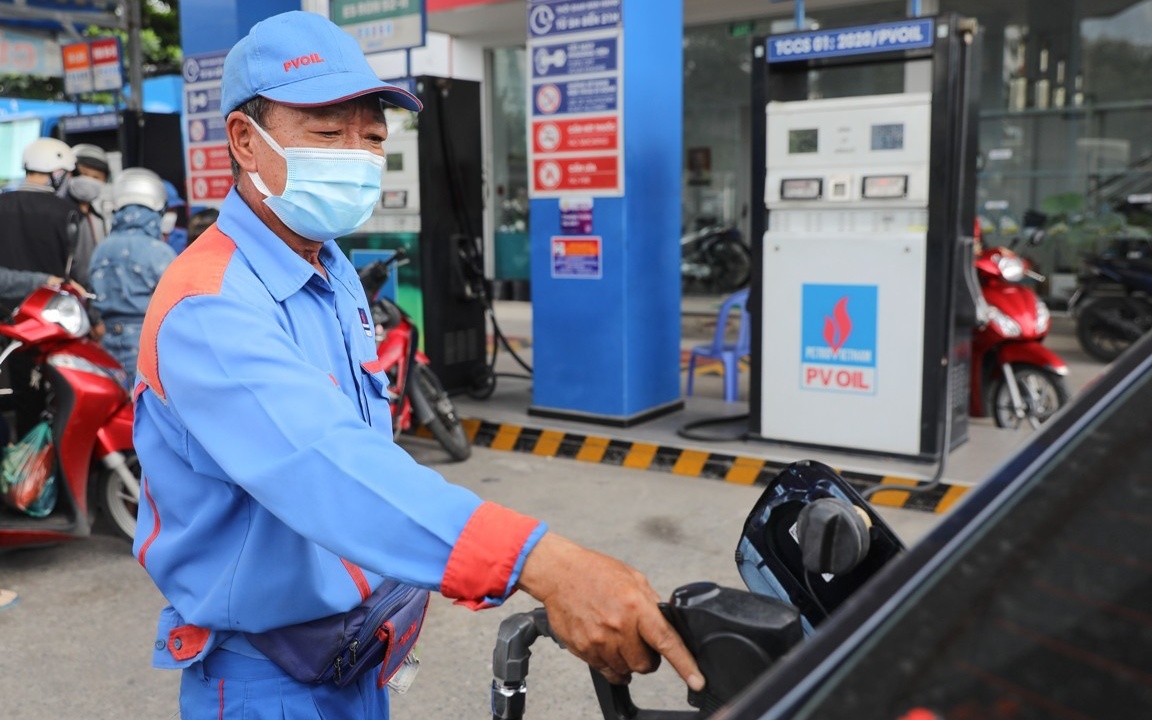 Chính phủ yêu cầu đảm bảo nguồn cung xăng dầu phục vụ sản xuất và đời sống nhân dân trong mọi tình huống.