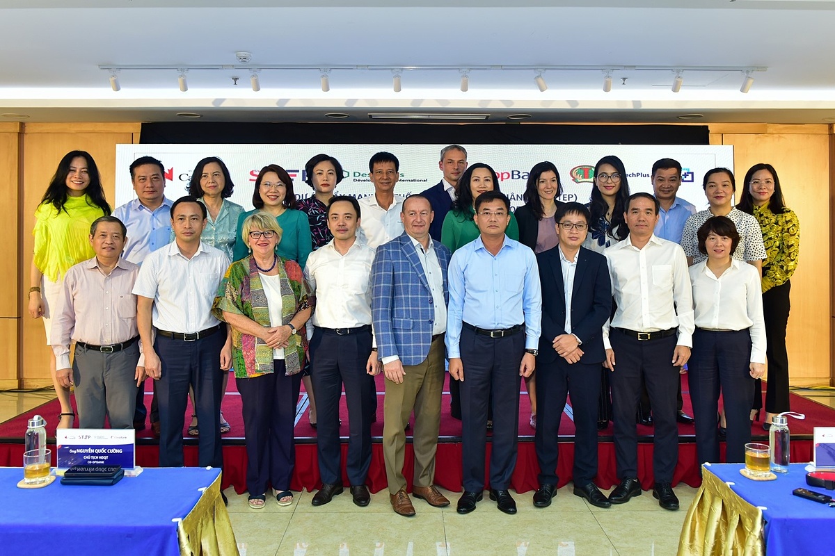 Đại diện tham dự Lễ ra mắt.