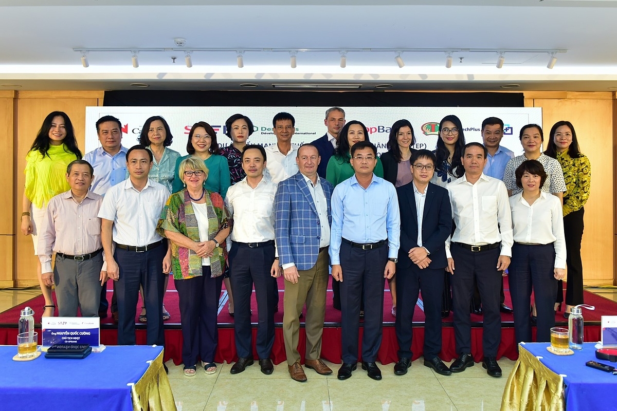 Đại diện tham dự Lễ ra mắt.