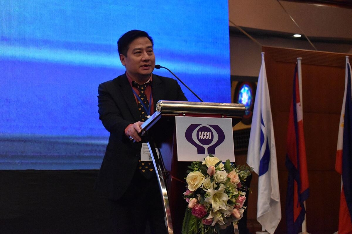 Ông Nguyễn Thạc Tâm – Phó tổng giám đốc Co-opBank trình bày bài tham luận về hành trình chuyển đổi số của Co-opBank và hệ thống QTDND Việt Nam.