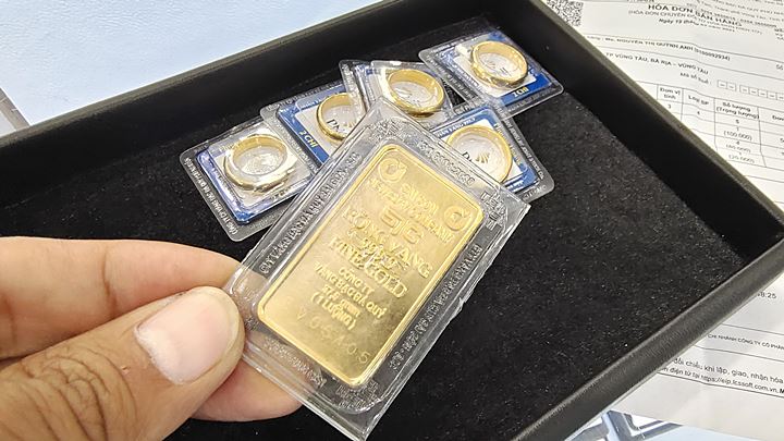 Vàng SJC giảm mạnh tới 400.000 đồng/lượng, nhưng vẫn trụ vững trên 67 triệu đồng/lượng. (Ảnh: Int)