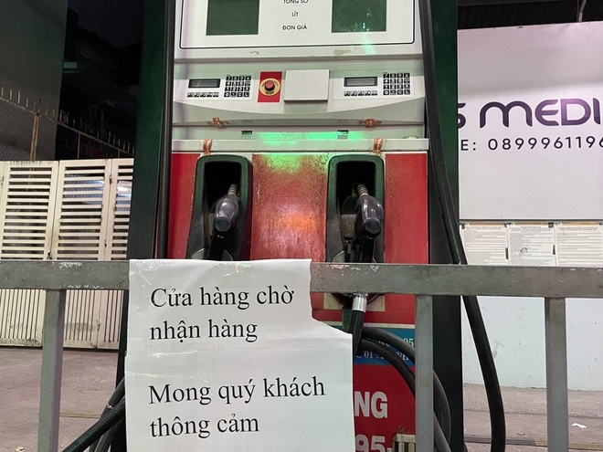 Càng sát thời điểm điều chỉnh giá 11/11, việc cung ứng xăng dầu gặp rất nhiều khó khăn.