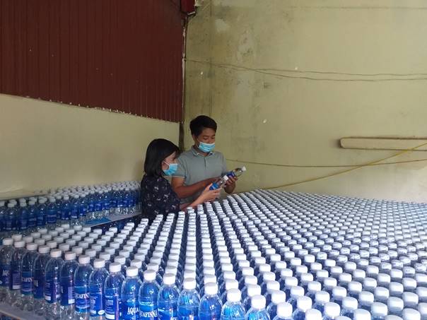 Sản phẩm nước đóng chai của HTX sản xuất thực phẩm nông nghiệp Thanh Lâm.