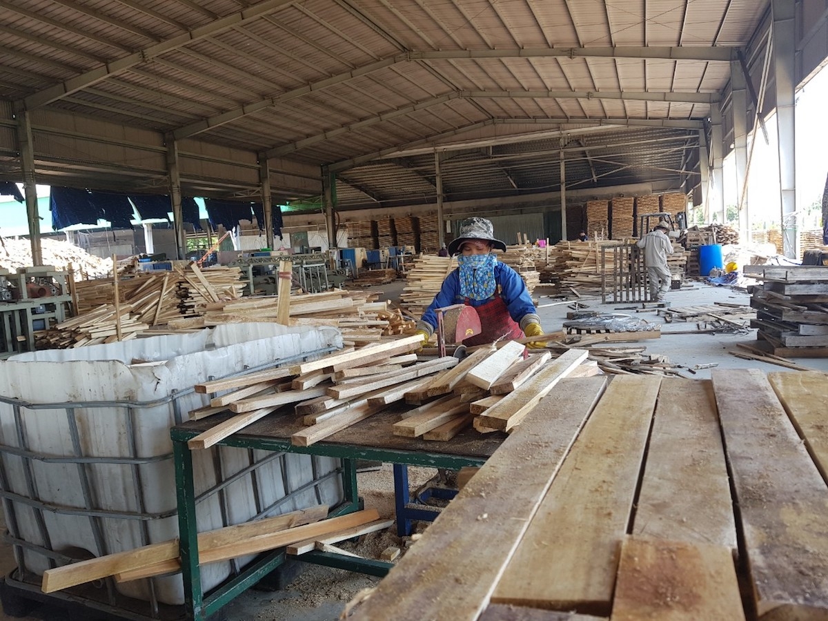 Nhiều nhà máy gỗ nguyên liệu đang lo phải đóng cửa vì thiếu đơn hàng.