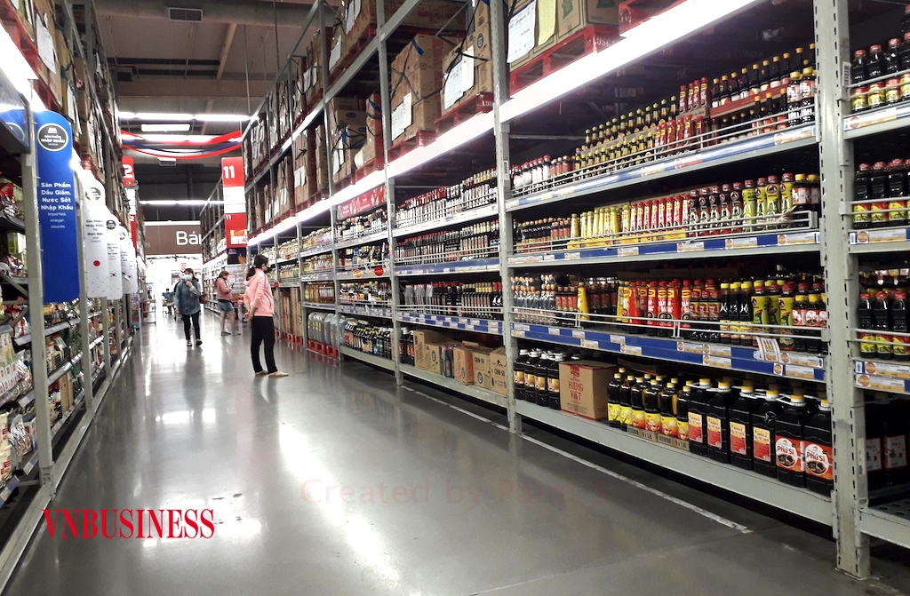 Các DN thực phẩm vừa chịu áp lực giữ giá bán vừa lo sức mua không như kỳ vọng trong dịp cuối năm.