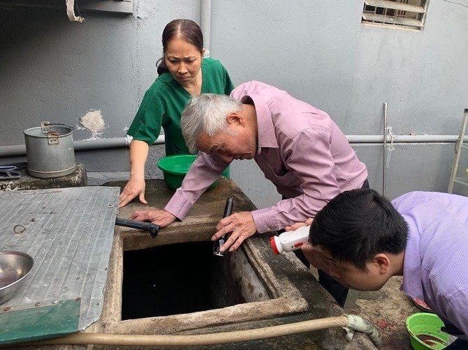 Diệt loăng quăng, bọ gậy sẽ giúp hạn chế lây lan dịch sốt xuất huyết.