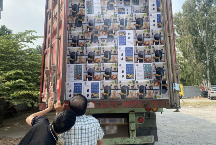 Tập trung kiểm tra, kiểm soát, xử lý có trọng tâm, trọng điểm các đối tượng kinh doanh, hoạt động có tổ chức tập kết, vận chuyển hàng cấm, hàng hóa nhập lậu, gian lận thương mại.