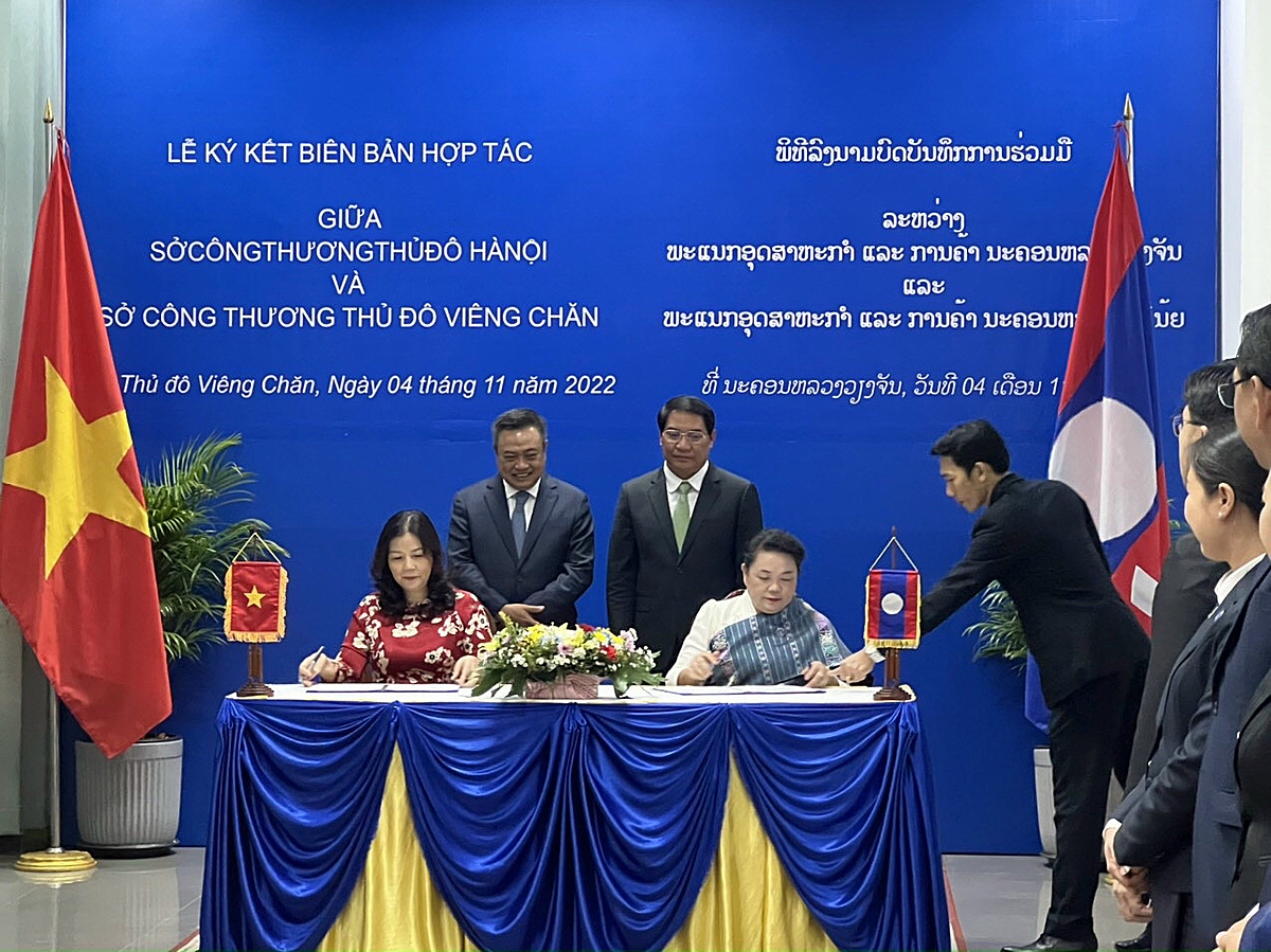 Lễ ký kết Biên bản hợp tác trong lĩnh vực công thương giữa Sở Công Thương Hà Nội và Sở Công Thương Viêng Chăn.