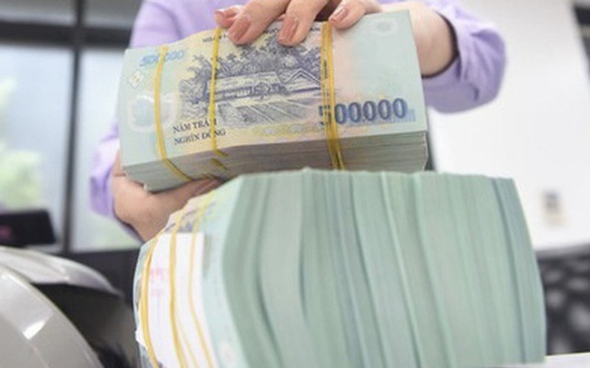 Rất nhiều nhà băng niêm yết lãi suất không kỳ hạn ở mức kịch trần 1%/năm.