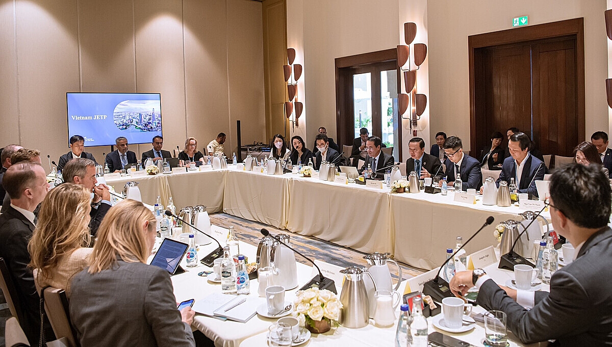 Hội nghị Bàn tròn về thu hút tài chính hỗ trợ Việt Nam thực hiện các cam kết về biến đổi khí hậu diễn ra trong khuôn khổ Hội nghị COP 27, tại Ai Cập.