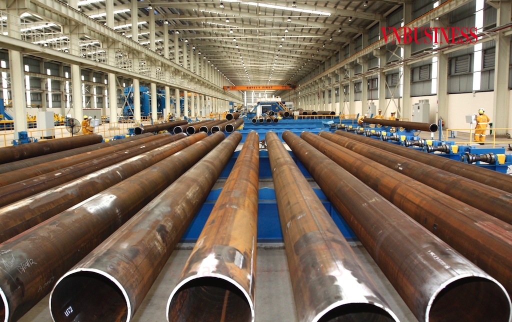 Các DN ngành thép đối diện với “khủng hoảng lớn” phải bán sản phẩm thấp hơn giá vốn 30%-40% để có dòng tiền hoạt động với chi phí lãi vay rất cao, trong lúc chờ đợt phân bổ chỉ tiêu tín dụng tiếp theo.