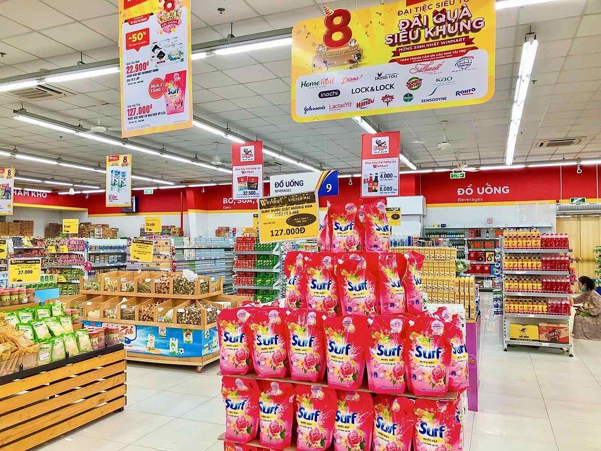 Hơn 3.000 siêu thị và cửa hàng WinMart/WinMart trên toàn quốc đang diễn ra chương trình “Đại tiệc siêu to, đãi quà siêu khủng” nhân kỷ niệm 8 năm thành lập hệ thống bán lẻ này.
