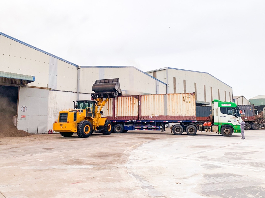 THILOGI vận chuyển hàng viên nén cho công ty Năng lượng Sáng tạo Á Châu.