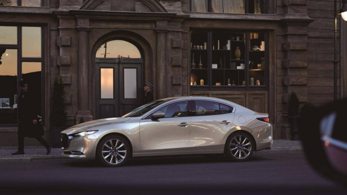 Mazda3 là mẫu xe nhận ưu đãi tương đương 100% phí trước bạ.