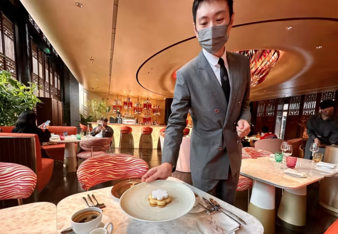 Nhà hàng Hall của Louis Vuitton kết hợp các hương vị địa phương của tỉnh Tứ Xuyên. (Ảnh của Shunsuke Tabeta)