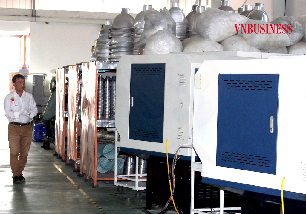 Dù bước vào mùa cao điểm tiêu dùng cuối năm nhưng để giảm lượng hàng tồn kho của các DN xuất khẩu vẫn là bài toán nan giải.