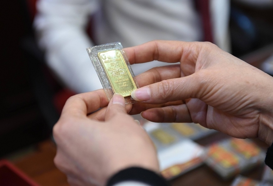 Chênh lệnh giữa giá mua vào và bán ra của vàng SJC hiện ở mức 770 nghìn đồng đến 1 triệu đồng mỗi lượng. Trước đó, mức chênh này thường từ 1-1,02 triệu đồng/lượng. (Ảnh: Int)