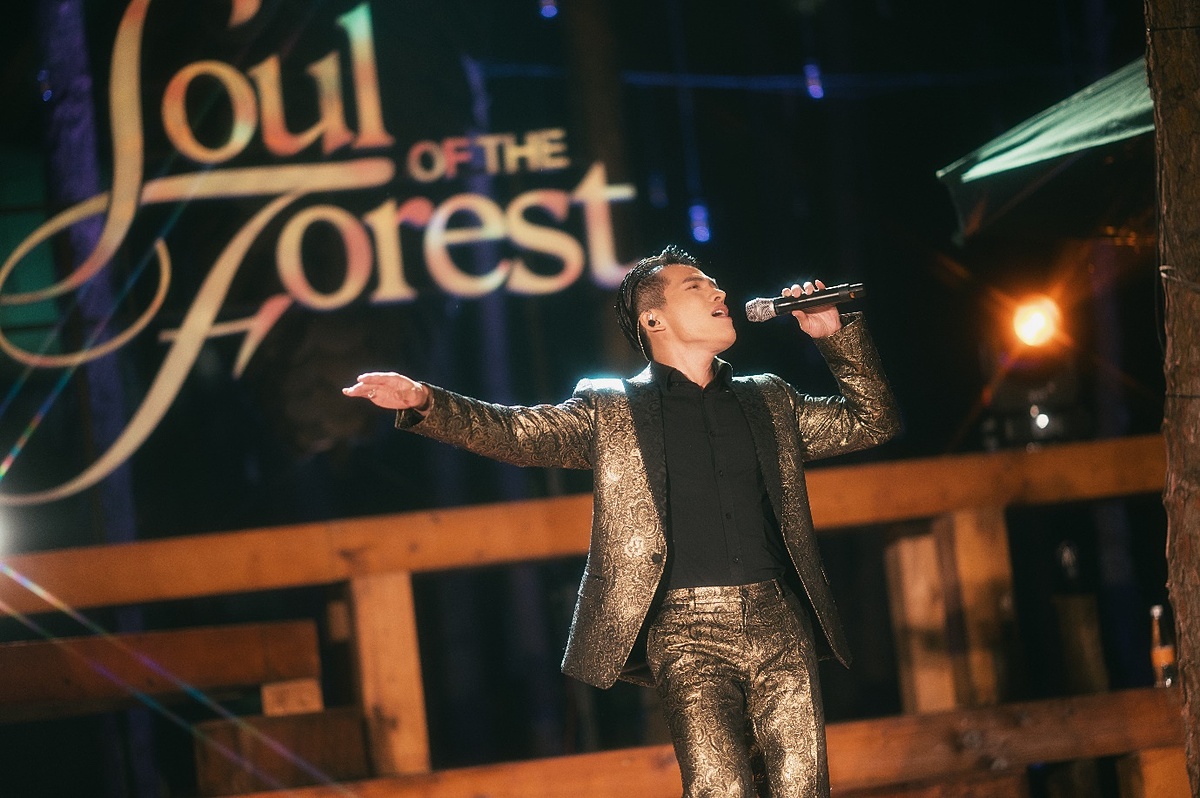 Quốc Thiên gửi tới khán giả Soul of the Forest những tình khúc lãng mạn.