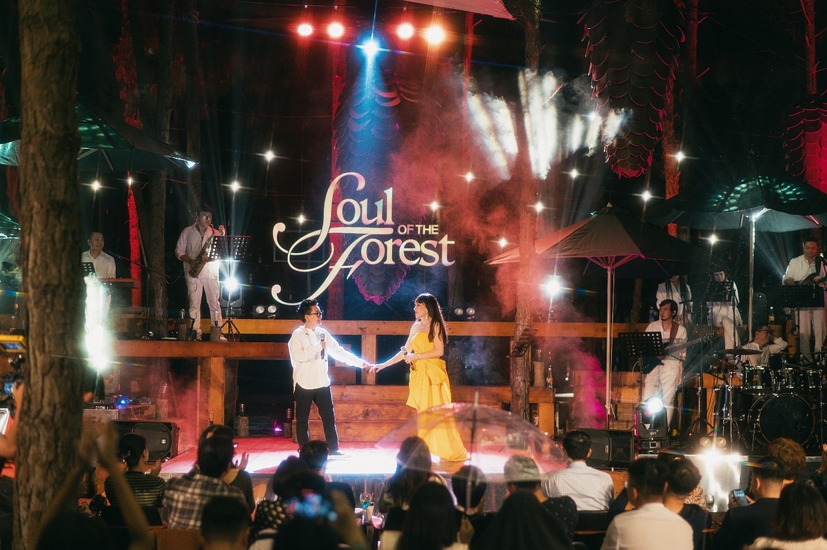 Thanh Hà và Phương Uyên hòa giọng ngọt ngào trên sân kháu Soul of the Forest.