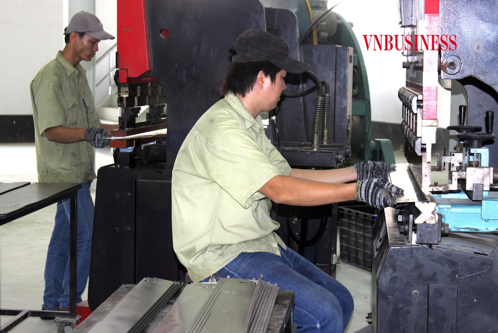 Việc thiếu hụt dòng tiền đang là nỗi lo thường trực của nhiều DN sản xuất vào thời điểm cuối năm này.