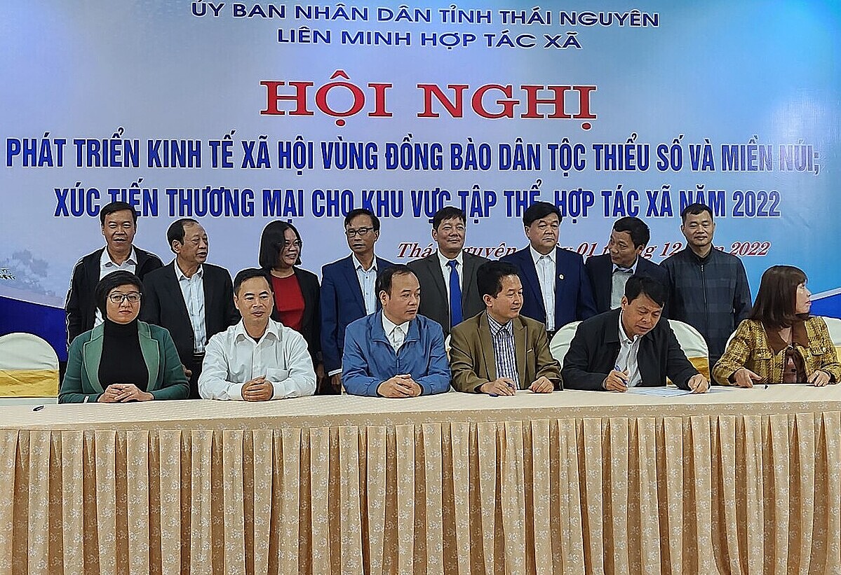 Liên minh HTX các tỉnh thành ký kết vè hợp tác xúc tiến thương mại và phát triển KTTT, HTX vùng đồng bào dân tộc thiểu số, miền núi.