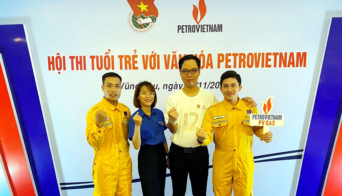 Các đại diện Tuổi trẻ PV GAS tham gia Ngày hội Đoàn Thanh niên Petrovietnam.