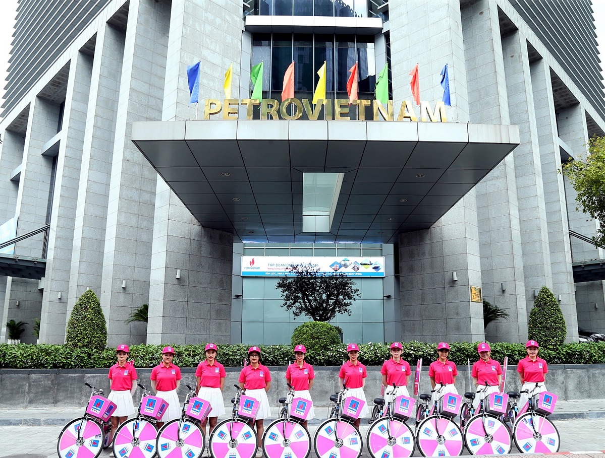 Chương trình Roadshow quảng cáo PETROVIETNAM GAS trước trụ sở Tập đoàn Dầu khí Việt Nam tại Hà Nội.