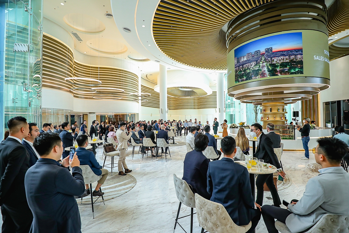 Không gian dịch vụ sang trọng với thiết kế hiện đại và công nghệ tiên tiến bên trong The Global City Sales Gallery.