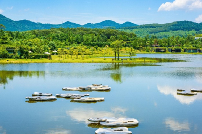 Xây dựng ở những vùng đất đầy tiềm năng du lịch, các dự án của Flamingo thừa hưởng toàn bộ không gian sống trong lành, thiên nhiên tươi đẹp.