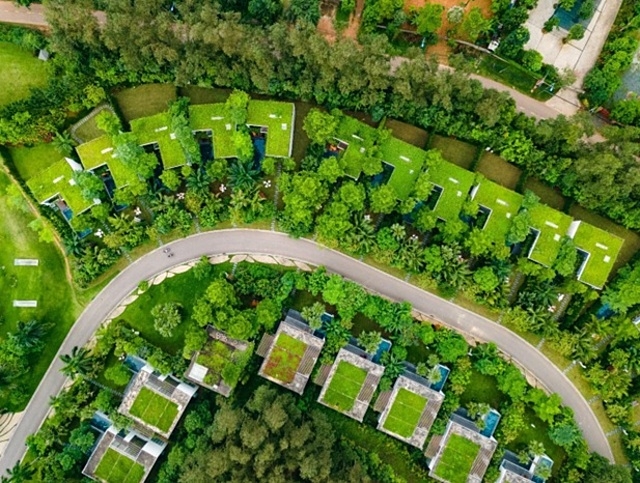 Bên cạnh yếu tố về mật độ và tỉ lệ xây dựng, các resort của Flamingo lấy lòng du khách dựa trên nguyên lý lấy thiên nhiên làm nền tảng, sử dụng các nguyên vật liệu xanh để tạo ra một hệ sinh thái lý tưởng cho cuộc sống.