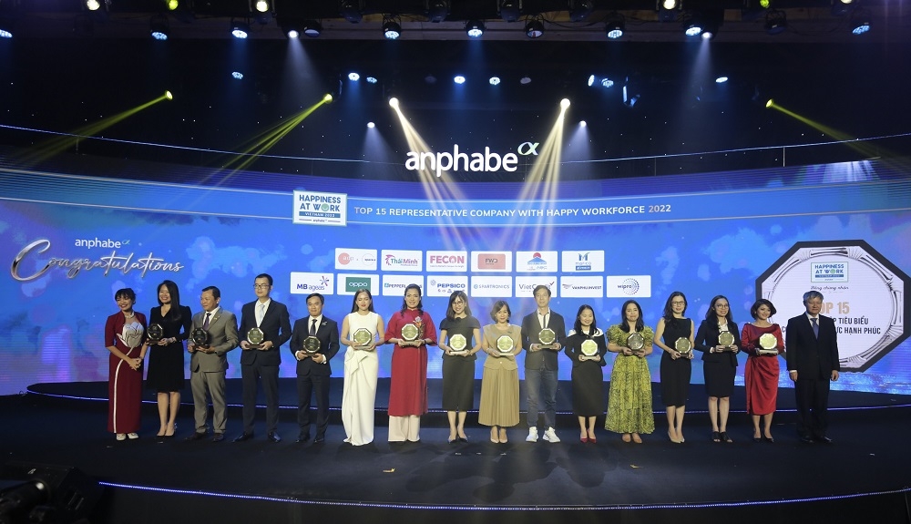 “Top 15 Doanh nghiệp tiêu biểu có nguồn nhân lực hạnh phúc 2022” được vinh danh.