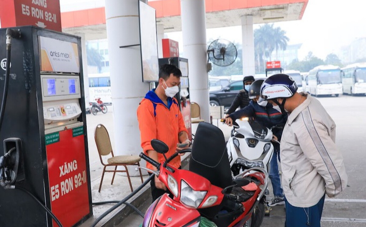 Phó Thủ tướng Thường trực Phạm Bình Minh yêu cầu tổ chức giám sát chặt chẽ hoạt động kinh doanh xăng dầu cho Tết Nguyên đán 2023.