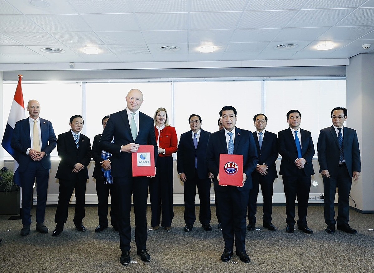 Tập đoàn Hùng Nhơn và Tập đoàn Hoàng gia De Heus đã ký kết Biên bản ghi nhớ MoU.