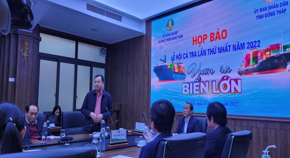 Họp báo về lễ hội cá tra lần thứ nhất năm 2022.