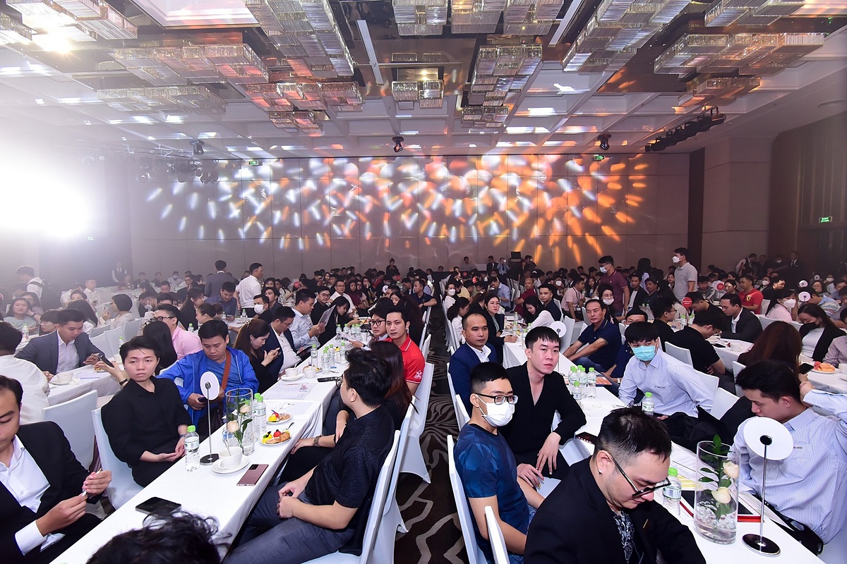 Cộng đồng nhà đầu tư phấn chấn sau quyết định nới room tín dụng của NHNN.