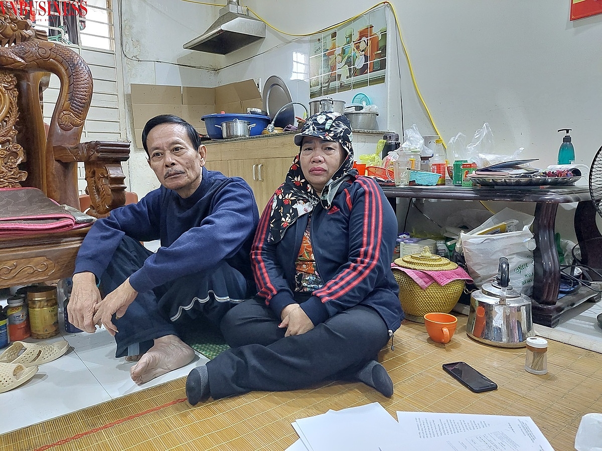 Do có hoàn cảnh khó khăn nên nhiều người trong khu phố hay hỗ trợ gia đình bà Long các loại thực phẩm.