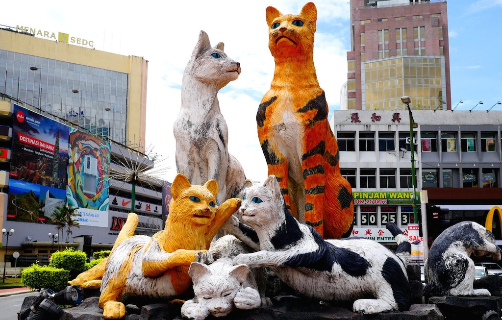 Hình ảnh những chú mèo đã ăn sâu vào cuộc sống của thành phố Kuching.